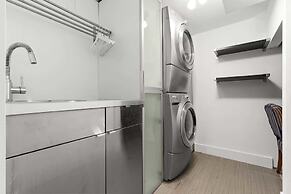 Specious Fully Private Studio apt With Laundry