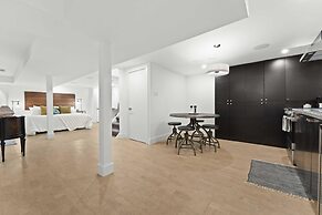 Specious Fully Private Studio apt With Laundry