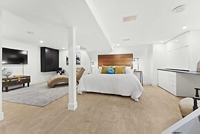 Specious Fully Private Studio apt With Laundry