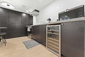 Specious Fully Private Studio apt With Laundry