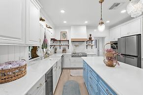 Brand New Spacious 3-bed Pool 20 MIN TO Beach