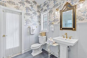 Brand New Spacious 3-bed Pool 20 MIN TO Beach