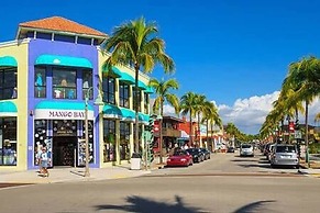 Brand New Spacious 3-bed Pool 20 MIN TO Beach