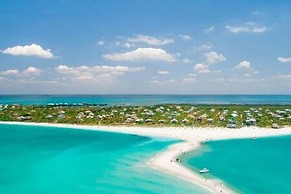 Brand New Spacious 3-bed Pool 20 MIN TO Beach