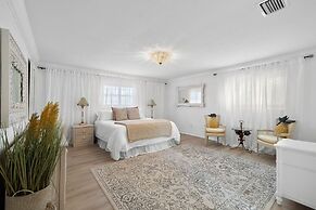 Brand New Spacious 3-bed Pool 20 MIN TO Beach