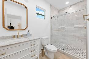 Brand New Spacious 3-bed Pool 20 MIN TO Beach