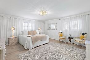 Brand New Spacious 3-bed Pool 20 MIN TO Beach