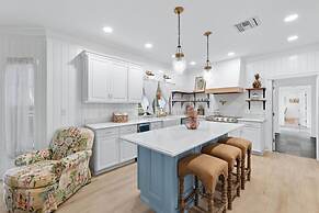 Brand New Spacious 3-bed Pool 20 MIN TO Beach