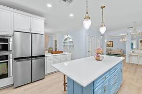 Brand New Spacious 3-bed Pool 20 MIN TO Beach