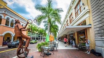 Brand New Spacious 3-bed Pool 20 MIN TO Beach