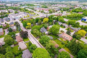 Private Studio Apartment in Burlington - U5