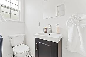 Private Studio Apartment in Burlington - U5