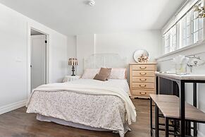 Private Studio Apartment in Burlington - U5