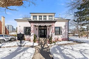 Private Studio Apartment in Burlington - U5