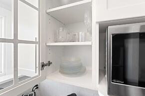 Private Studio Apartment in Burlington - U5