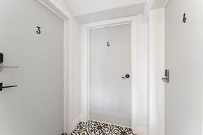 Private Studio Apartment in Burlington - U5