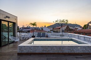 w 3BR Duplex Penthouse With Private Pool