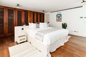 w 3BR Duplex Penthouse With Private Pool