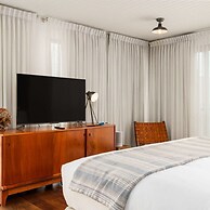 w 3BR Duplex Penthouse With Private Pool