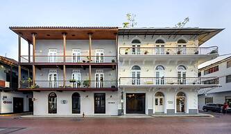 w 3BR Duplex Penthouse With Private Pool