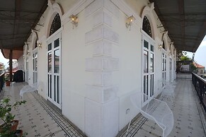 w 3BR Duplex Penthouse With Private Pool