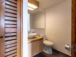 w Upscale 1BR in Cabrera