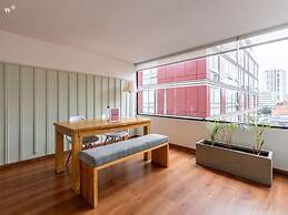 w Upscale 1BR in Cabrera