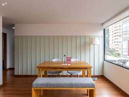 w Upscale 1BR in Cabrera