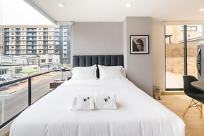 w Lovely Loft With Terrace in Santa Ana