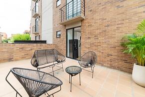 w Lovely Loft With Terrace in Santa Ana