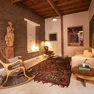 w Villa With Rooftop Terrace in Barranco