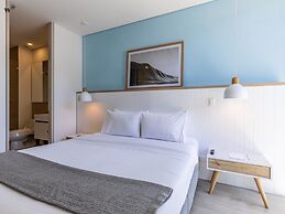 w Stylish 1BR in Chic