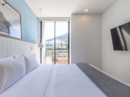 w Stylish 1BR in Chic