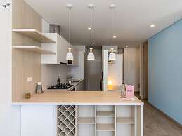 w Stylish 1BR in Chic