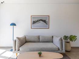 w Stylish 1BR in Chic