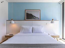 w Stylish 1BR in Chic