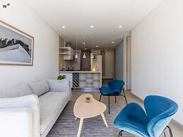 w Stylish 1BR in Chic
