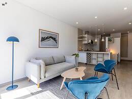 w Stylish 1BR in Chic