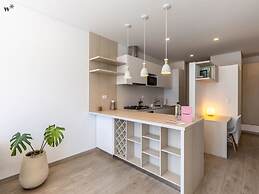 w Stylish 1BR in Chic