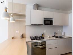 w Stylish 1BR in Chic