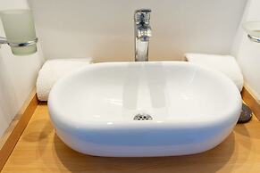 w Centric 2BR In Cabrera