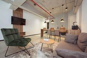 w Lush Loft in Laureles