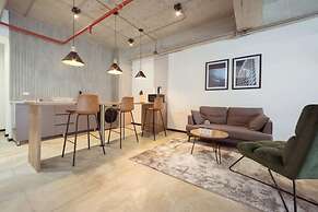 w Lush Loft in Laureles