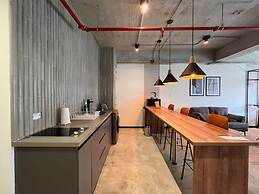 w Lush Loft in Laureles