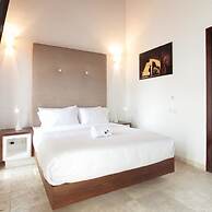 w Sophisticated 3BR House w AC in Cartagena