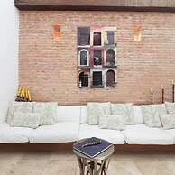 w Sophisticated 3BR House w AC in Cartagena