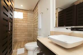 w Sophisticated 3BR House w AC in Cartagena