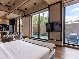 w Monochrome Loft With Terrace in Parque 93