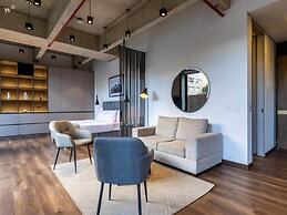 w Monochrome Loft With Terrace in Parque 93