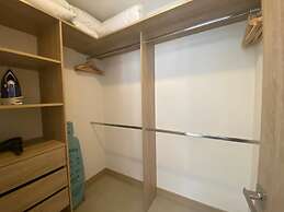 w Lively 1BR With Balcony in Cartagena